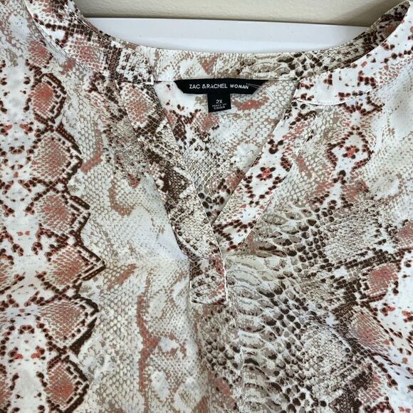 New!Zac&Rachel| 2XLarge| VNeck| Snake Print| Side Slits - Picture 10 of 13